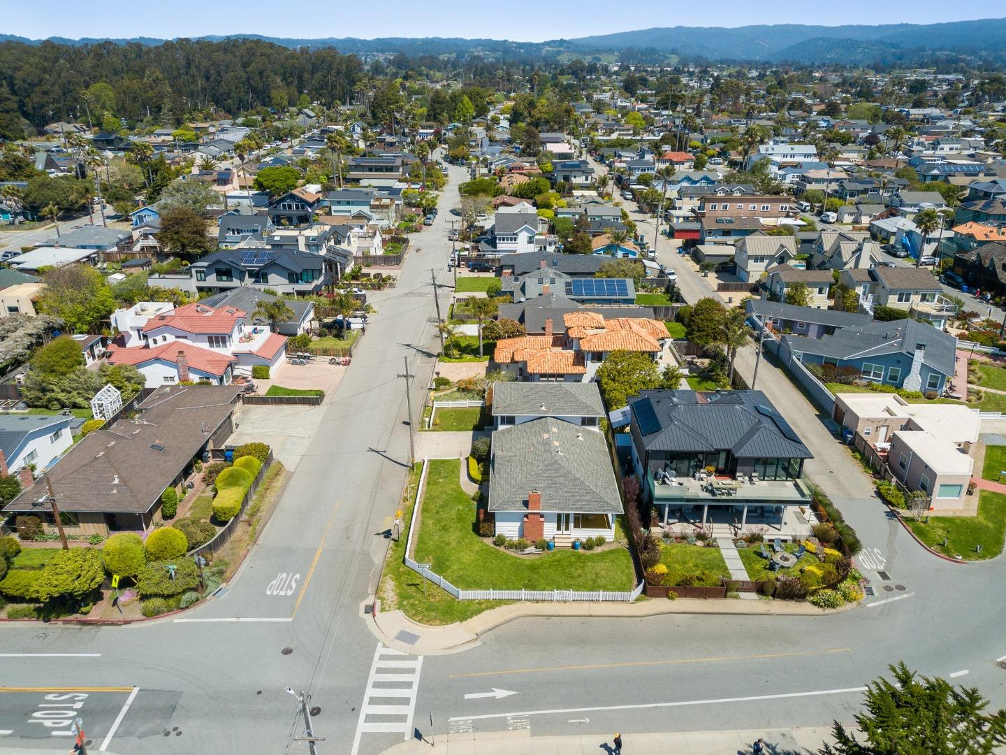 Detail Gallery Image 50 of 61 For 102 32nd Ave, Santa Cruz,  CA 95062 - 3 Beds | 2 Baths