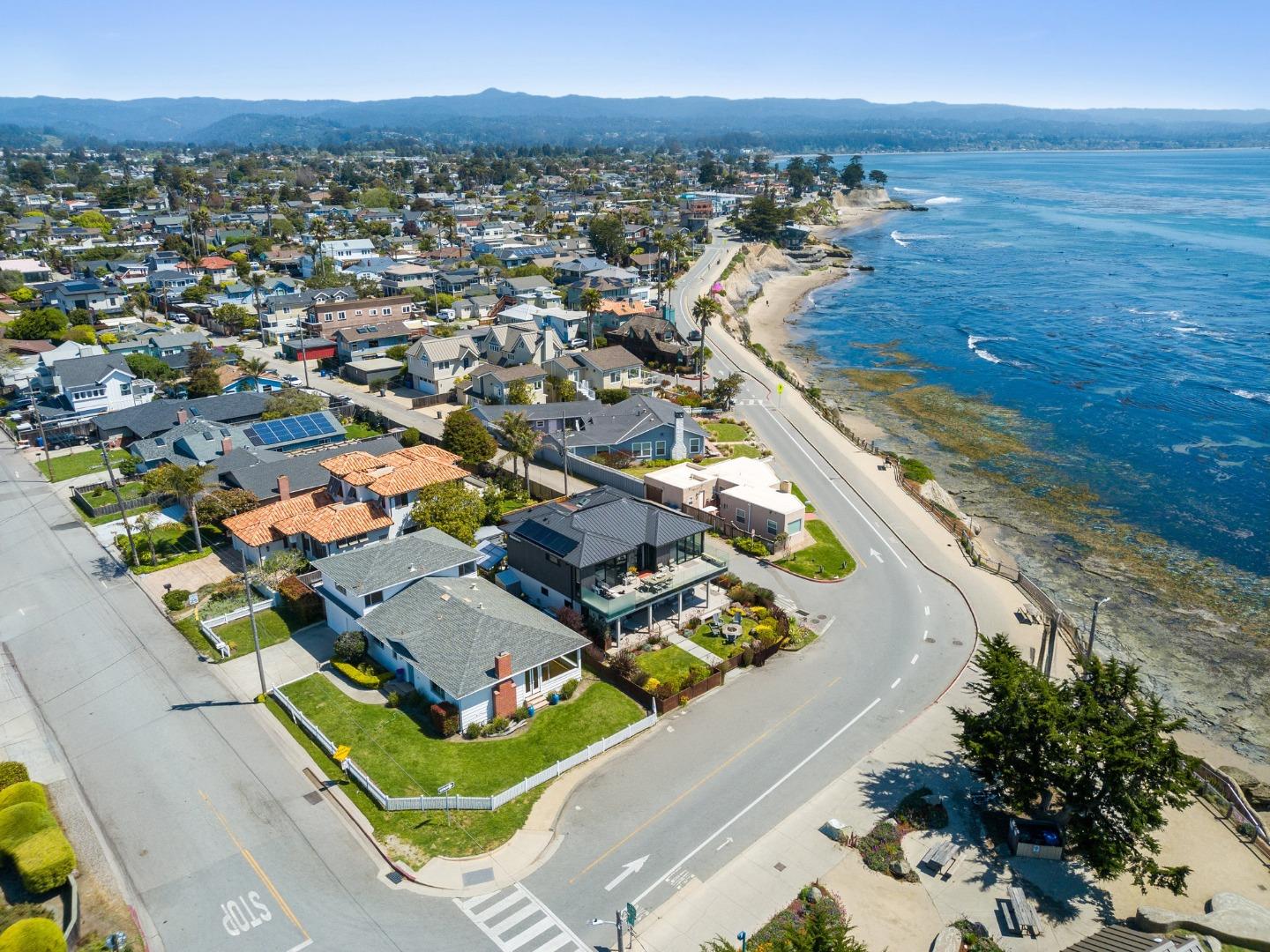Detail Gallery Image 51 of 61 For 102 32nd Ave, Santa Cruz,  CA 95062 - 3 Beds | 2 Baths