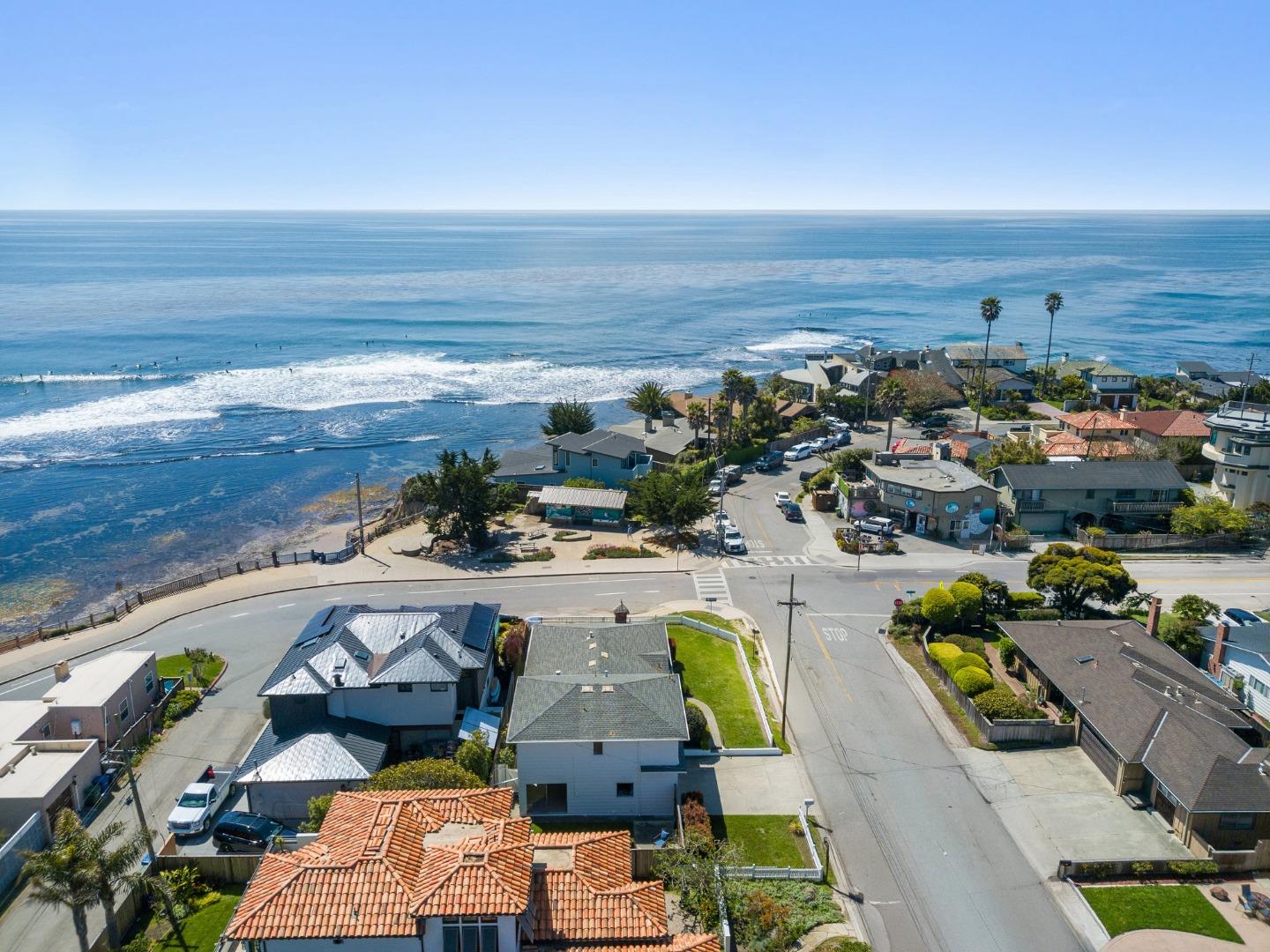 Detail Gallery Image 52 of 61 For 102 32nd Ave, Santa Cruz,  CA 95062 - 3 Beds | 2 Baths