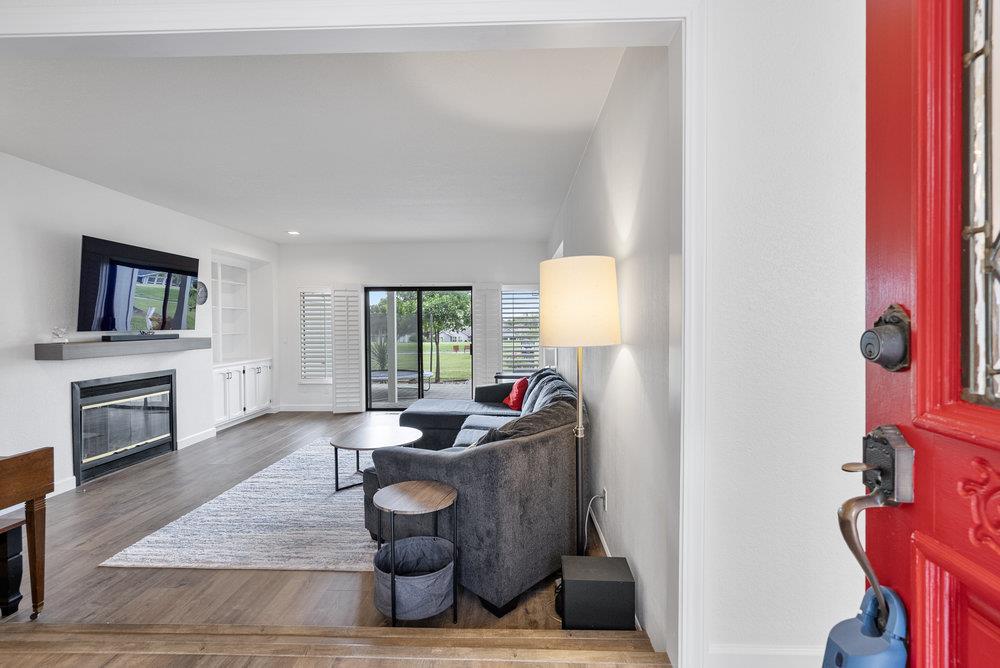 Detail Gallery Image 6 of 31 For 892 Duffin Dr, Hollister,  CA 95023 - 2 Beds | 3 Baths