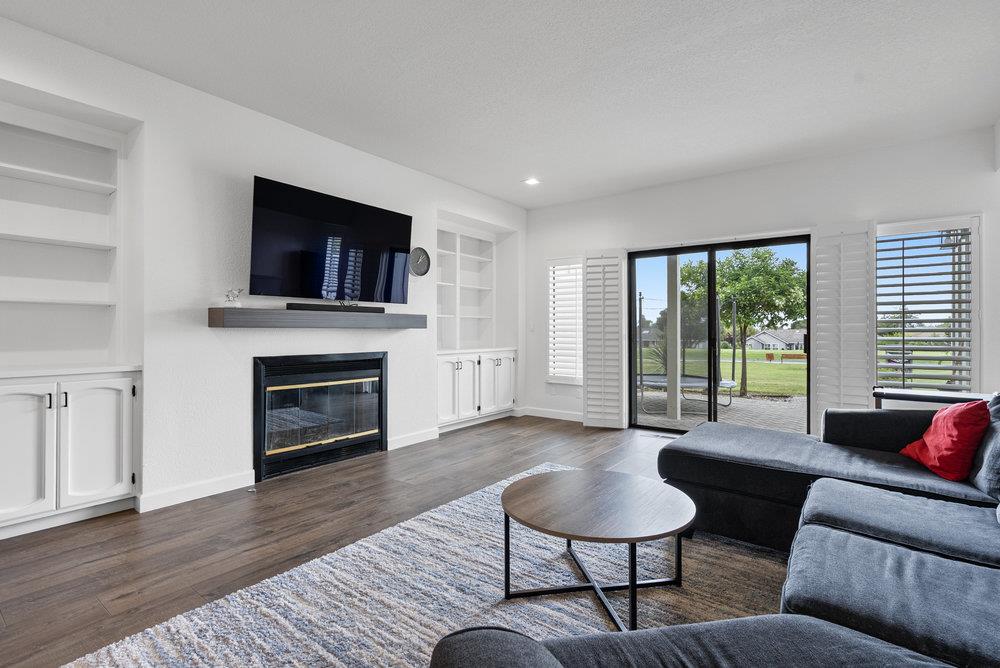 Detail Gallery Image 7 of 31 For 892 Duffin Dr, Hollister,  CA 95023 - 2 Beds | 3 Baths