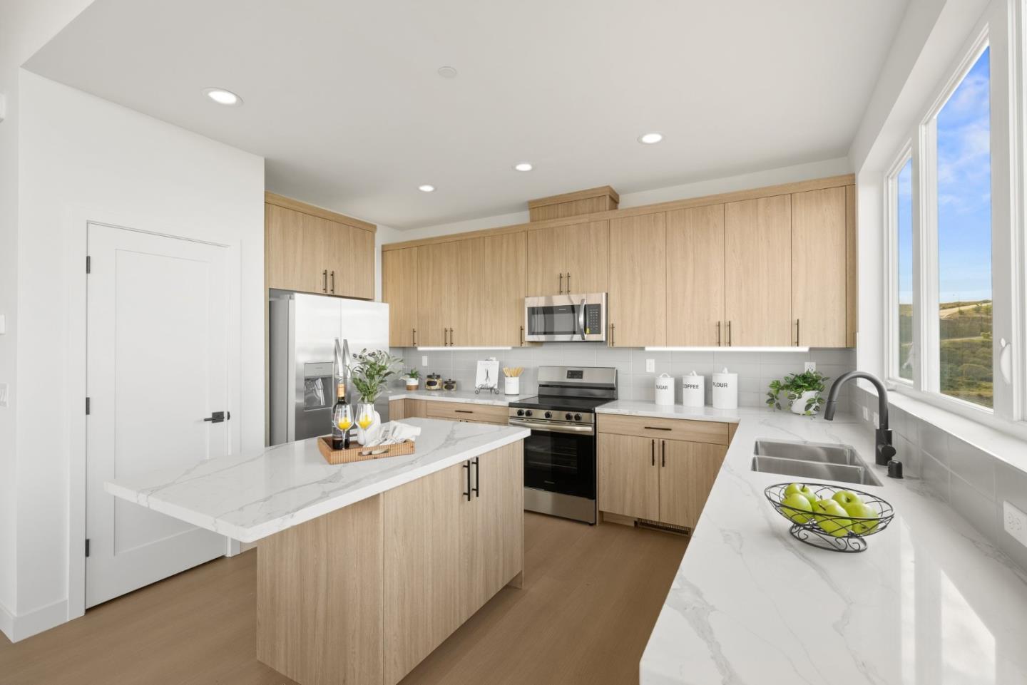 Detail Gallery Image 13 of 50 For 803 Fassler Ave, Pacifica,  CA 94044 - 2 Beds | 2/1 Baths