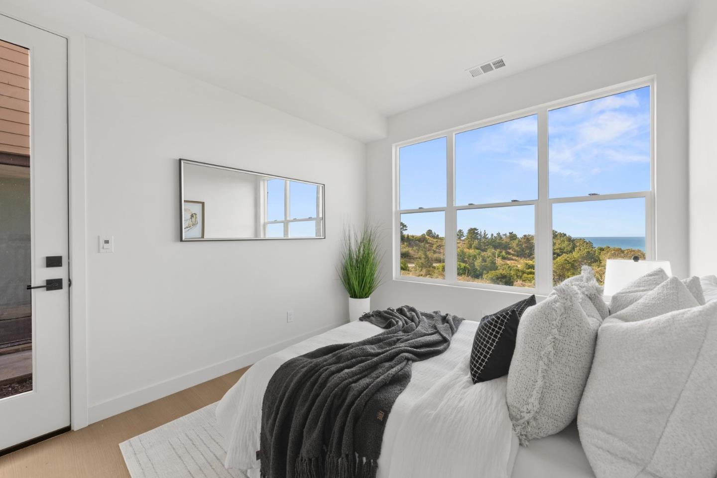Detail Gallery Image 25 of 50 For 803 Fassler Ave, Pacifica,  CA 94044 - 2 Beds | 2/1 Baths