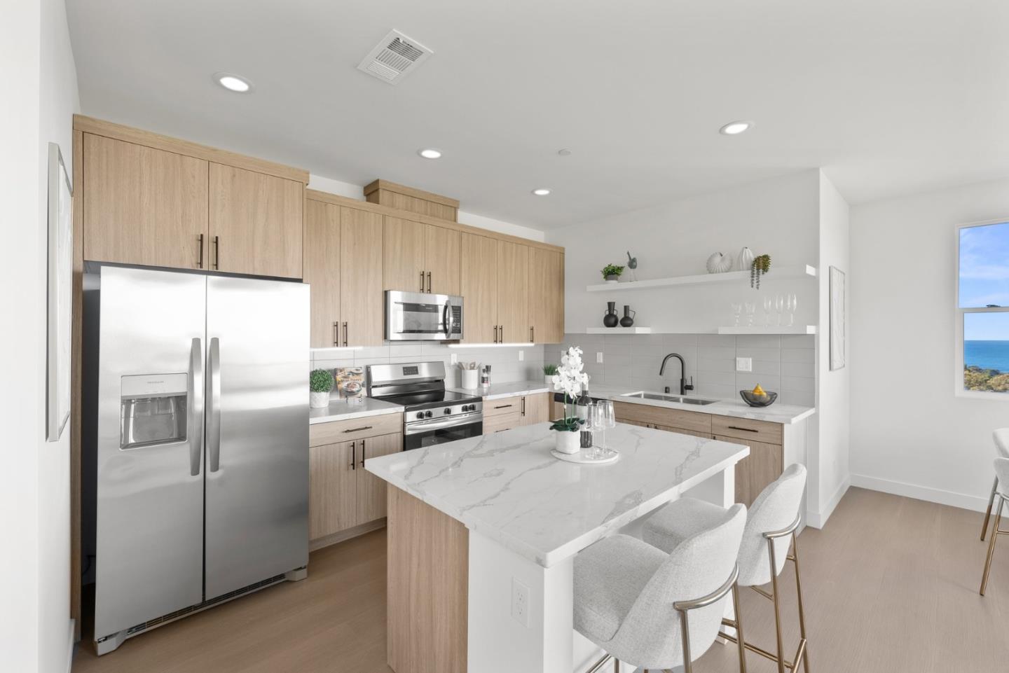 Detail Gallery Image 7 of 54 For 801 Fassler Ave, Pacifica,  CA 94044 - 3 Beds | 2/1 Baths