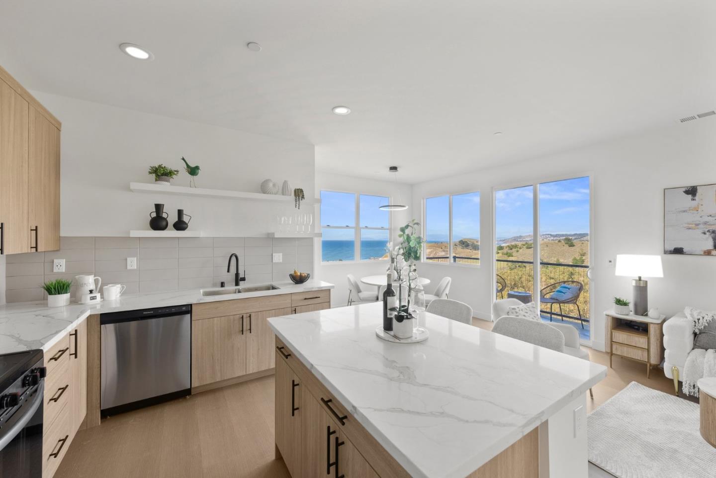 Detail Gallery Image 9 of 54 For 801 Fassler Ave, Pacifica,  CA 94044 - 3 Beds | 2/1 Baths