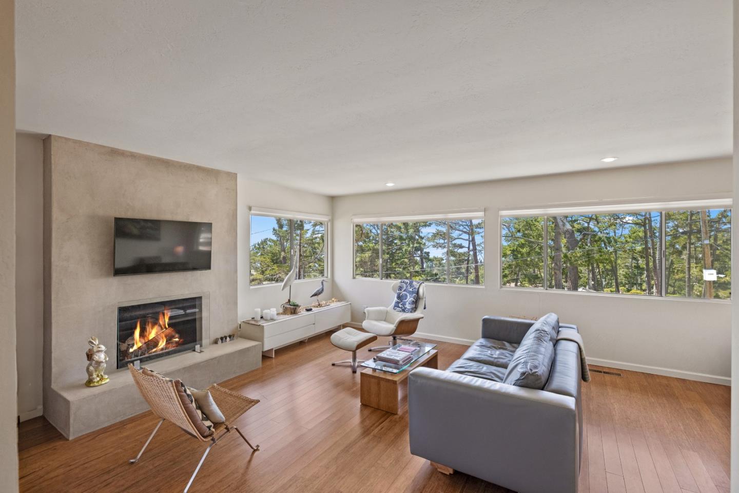 Detail Gallery Image 10 of 39 For 24735 Dolores St, Carmel,  CA 93923 - 2 Beds | 2 Baths
