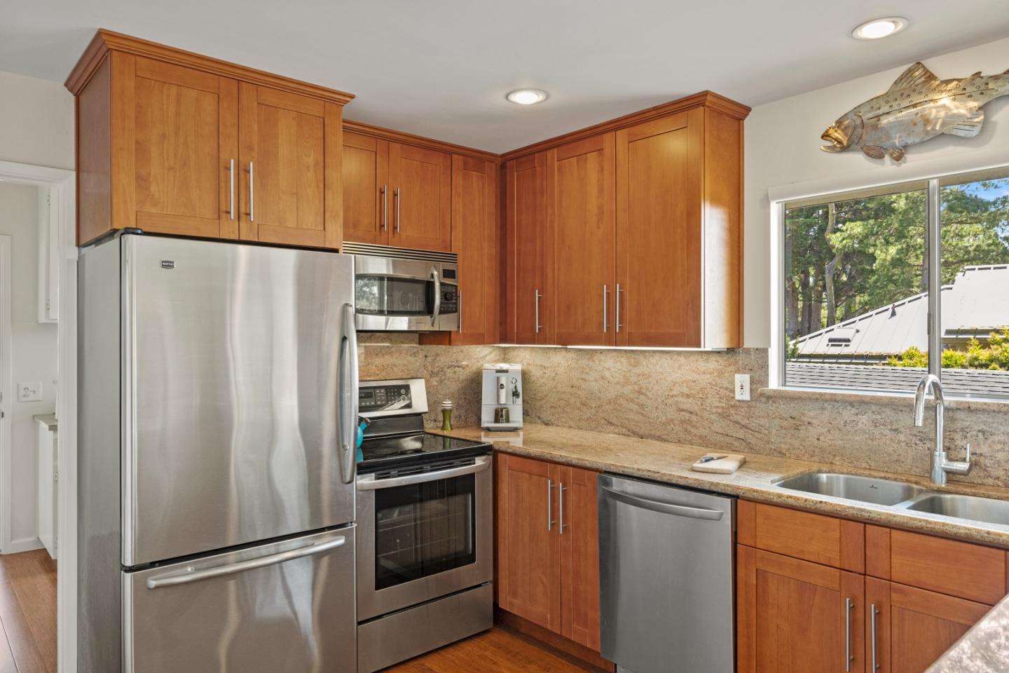 Detail Gallery Image 11 of 39 For 24735 Dolores St, Carmel,  CA 93923 - 2 Beds | 2 Baths