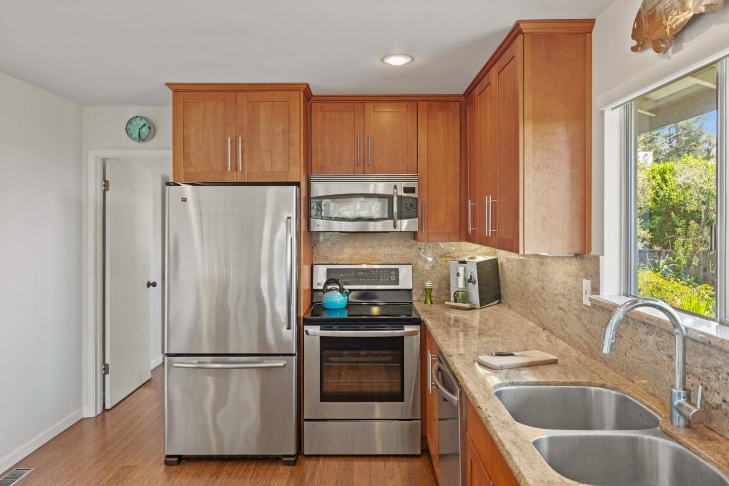 Detail Gallery Image 14 of 39 For 24735 Dolores St, Carmel,  CA 93923 - 2 Beds | 2 Baths