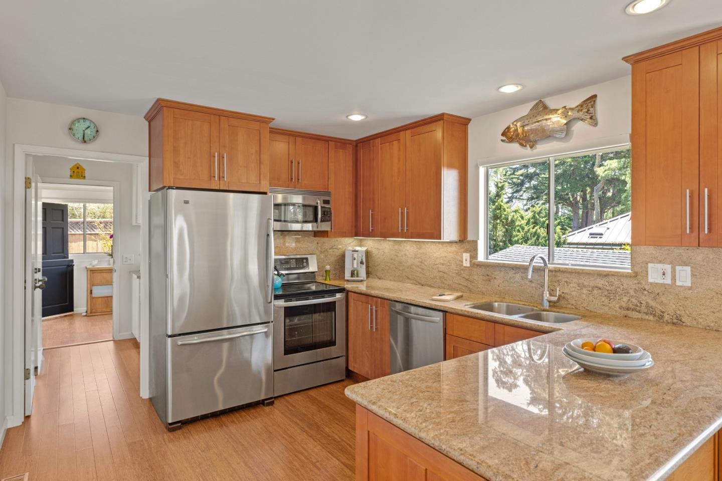 Detail Gallery Image 8 of 39 For 24735 Dolores St, Carmel,  CA 93923 - 2 Beds | 2 Baths