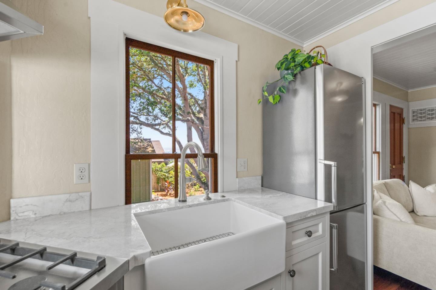 Detail Gallery Image 13 of 35 For 519 Dickman Ave, Monterey,  CA 93940 - 2 Beds | 2 Baths
