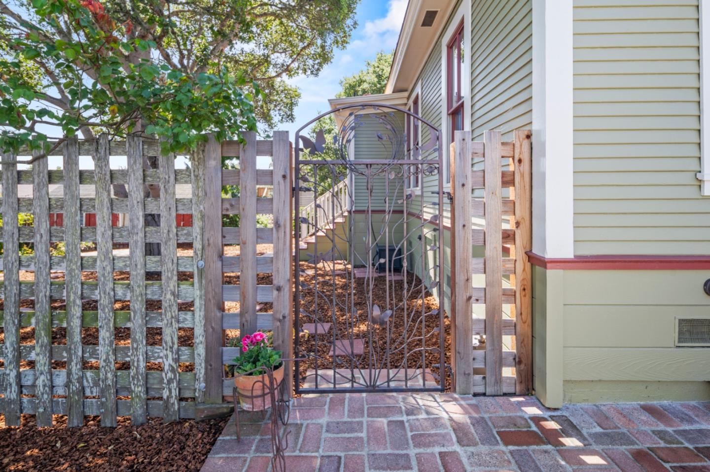 Detail Gallery Image 25 of 35 For 519 Dickman Ave, Monterey,  CA 93940 - 2 Beds | 2 Baths
