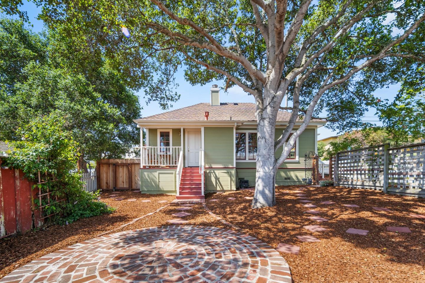 Detail Gallery Image 27 of 35 For 519 Dickman Ave, Monterey,  CA 93940 - 2 Beds | 2 Baths
