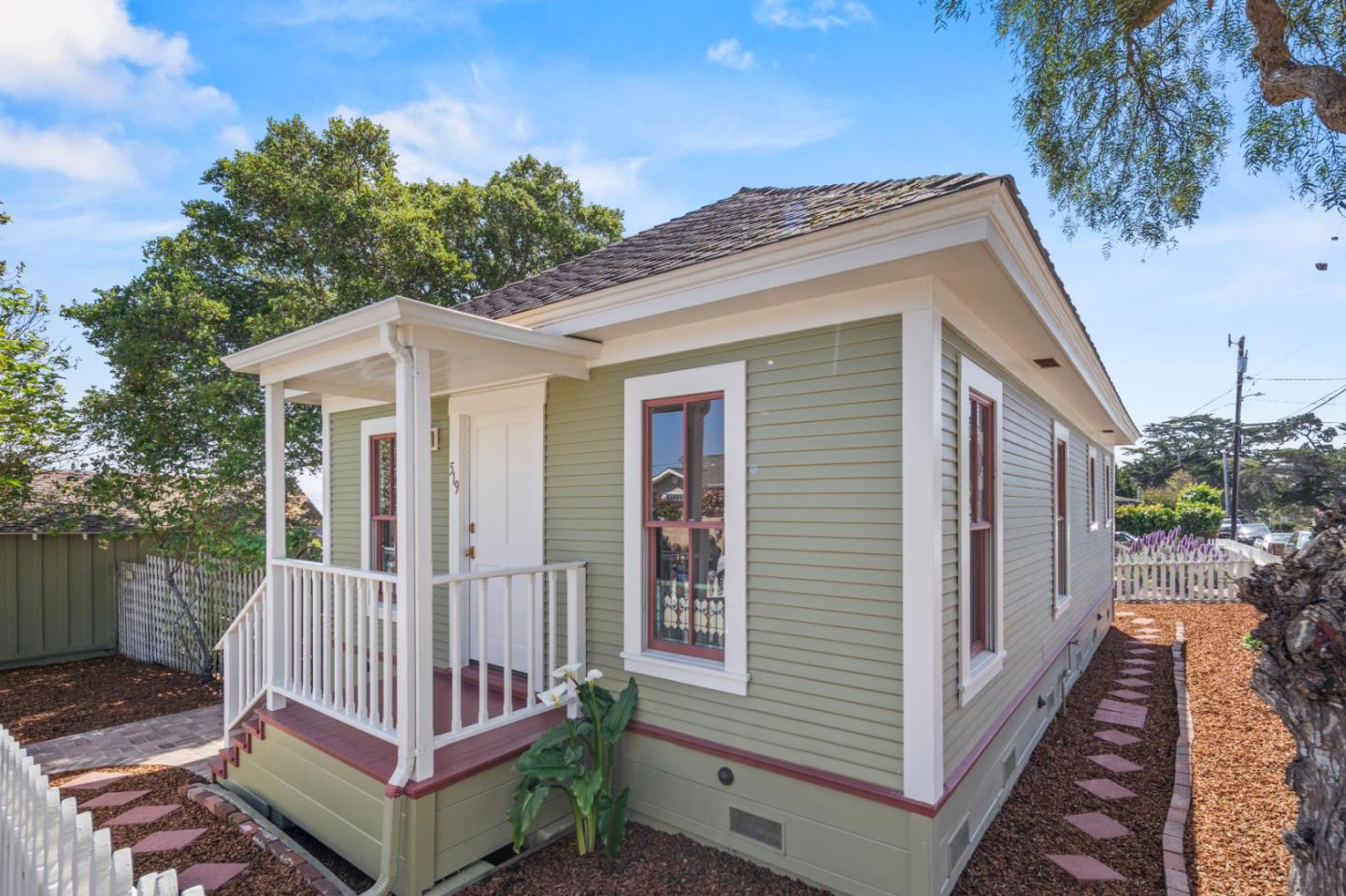 Detail Gallery Image 3 of 35 For 519 Dickman Ave, Monterey,  CA 93940 - 2 Beds | 2 Baths