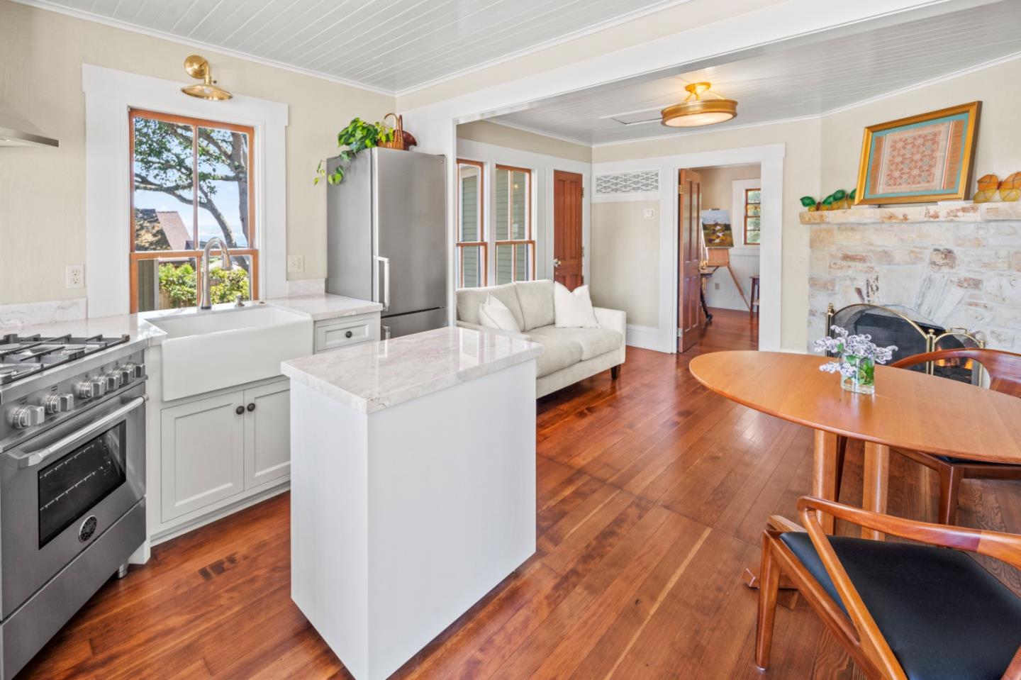 Detail Gallery Image 5 of 35 For 519 Dickman Ave, Monterey,  CA 93940 - 2 Beds | 2 Baths