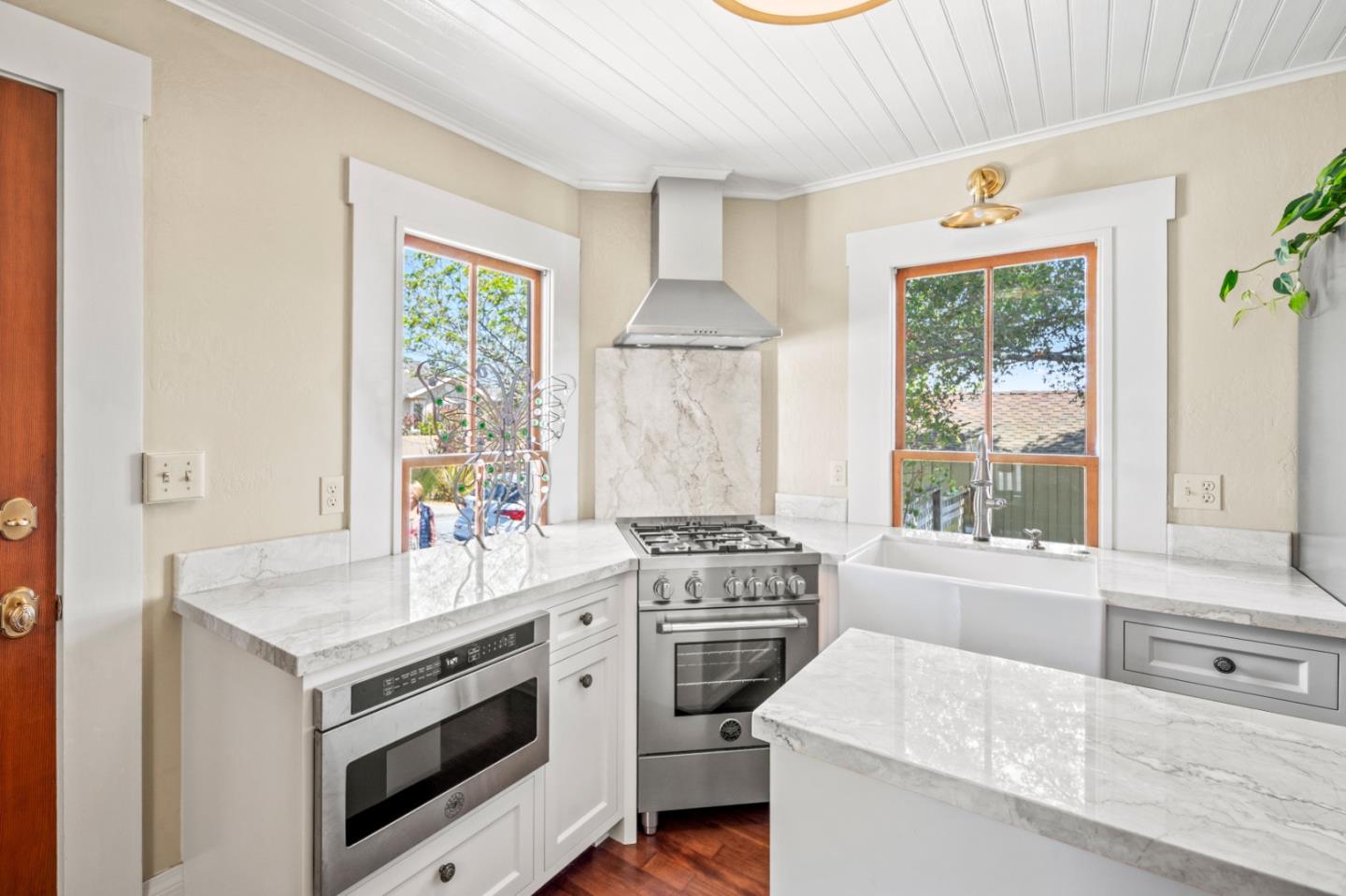 Detail Gallery Image 7 of 35 For 519 Dickman Ave, Monterey,  CA 93940 - 2 Beds | 2 Baths