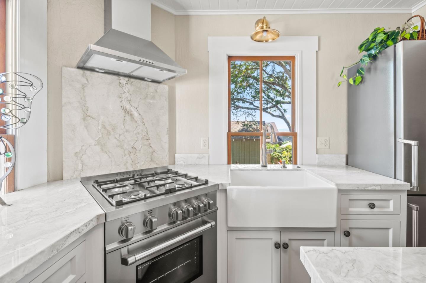 Detail Gallery Image 8 of 35 For 519 Dickman Ave, Monterey,  CA 93940 - 2 Beds | 2 Baths