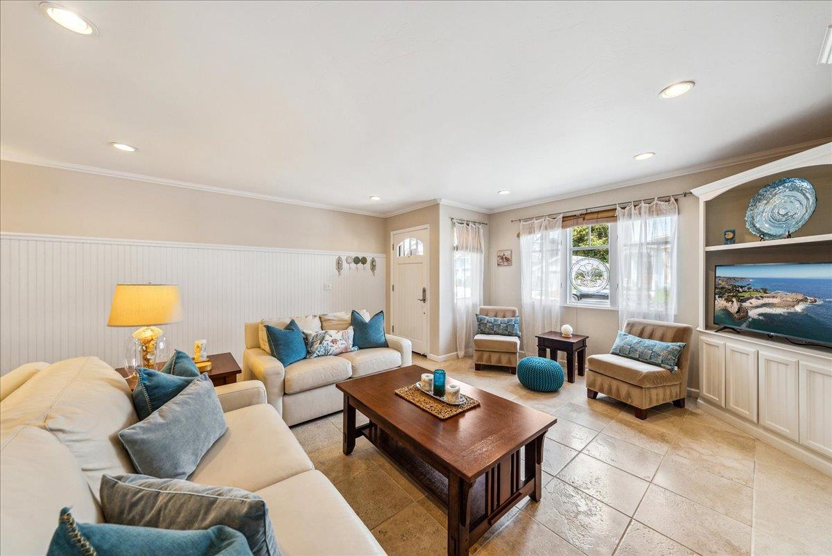 Detail Gallery Image 12 of 48 For 161 Pacific Ave, Pacific Grove,  CA 93950 - 2 Beds | 2 Baths