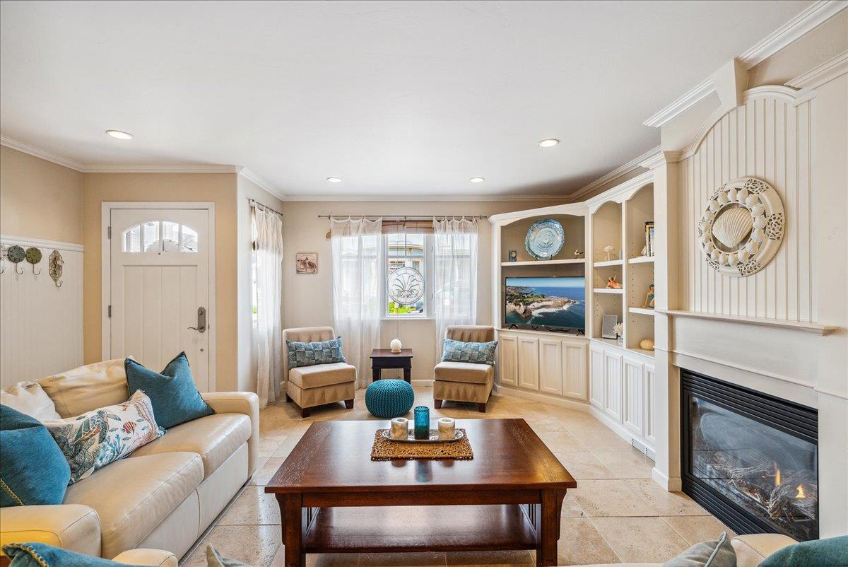 Detail Gallery Image 13 of 48 For 161 Pacific Ave, Pacific Grove,  CA 93950 - 2 Beds | 2 Baths