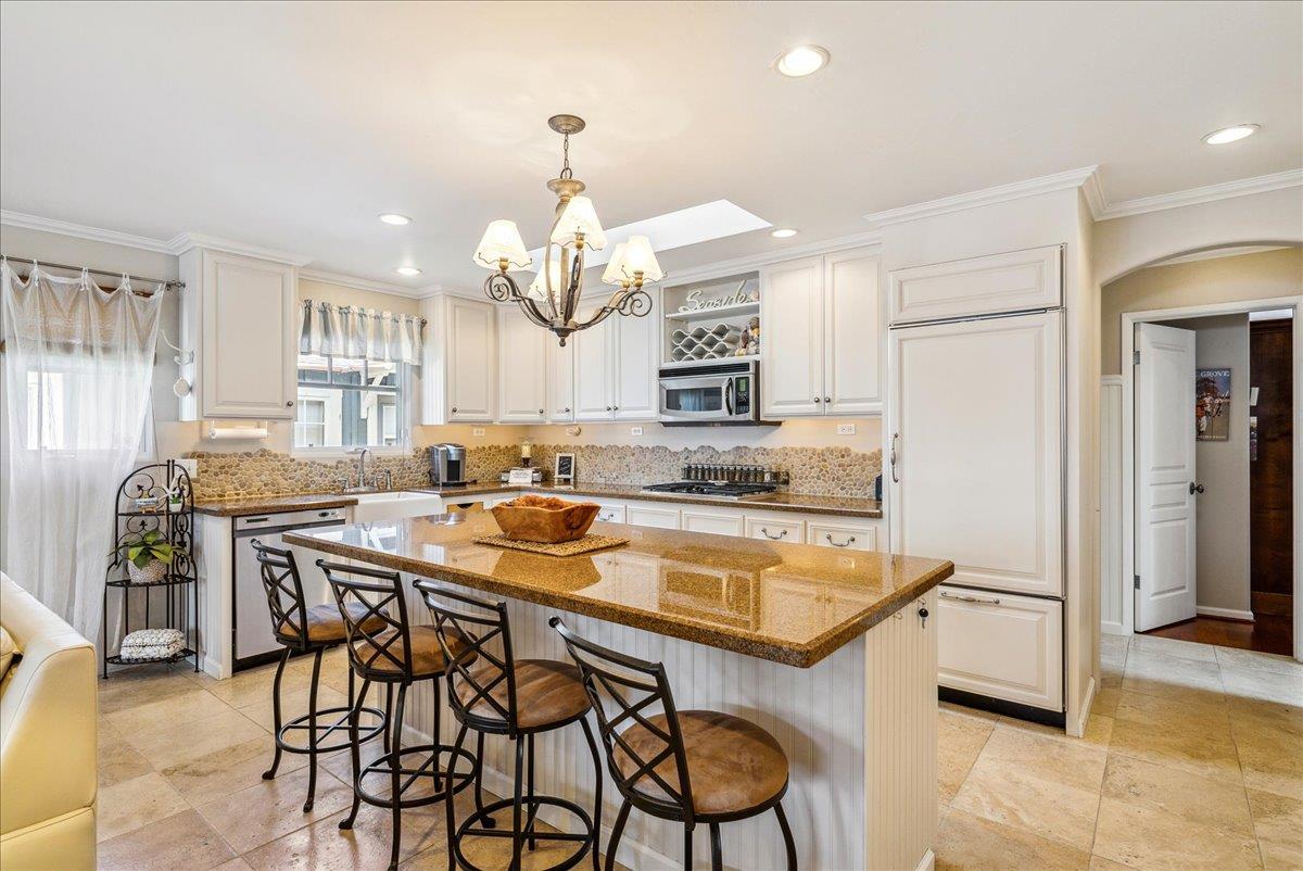 Detail Gallery Image 14 of 48 For 161 Pacific Ave, Pacific Grove,  CA 93950 - 2 Beds | 2 Baths