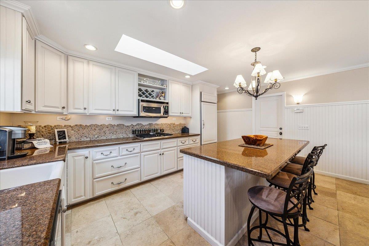Detail Gallery Image 16 of 48 For 161 Pacific Ave, Pacific Grove,  CA 93950 - 2 Beds | 2 Baths