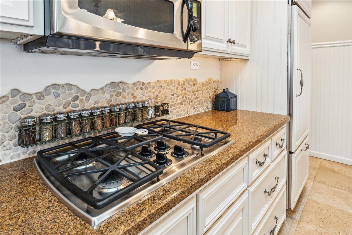 Detail Gallery Image 19 of 48 For 161 Pacific Ave, Pacific Grove,  CA 93950 - 2 Beds | 2 Baths