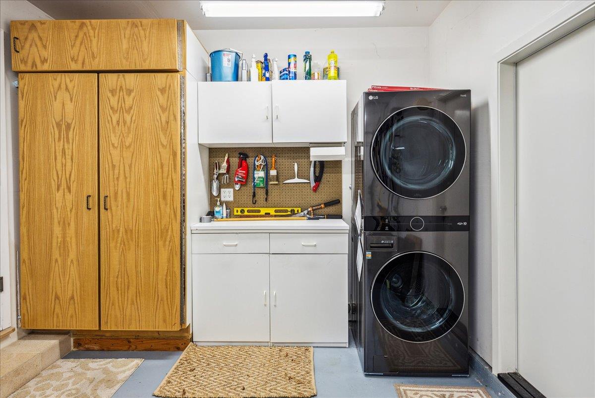 Detail Gallery Image 22 of 48 For 161 Pacific Ave, Pacific Grove,  CA 93950 - 2 Beds | 2 Baths