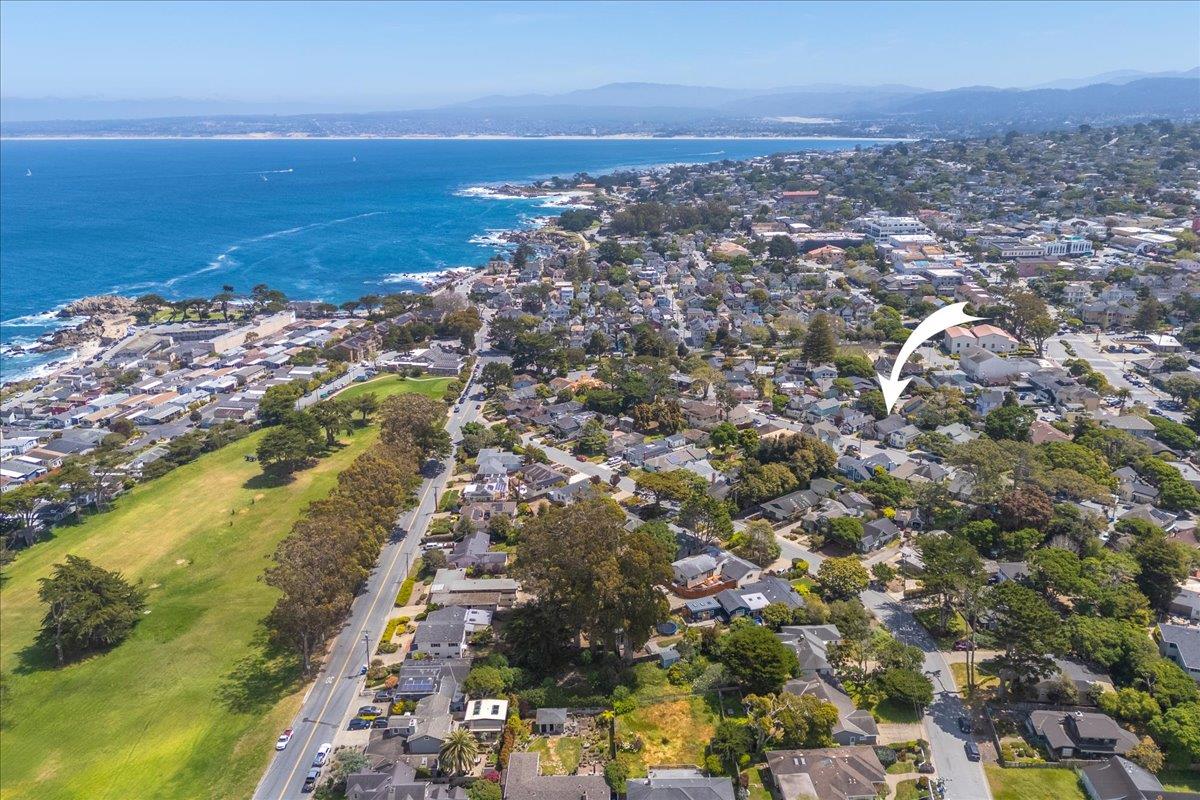 Detail Gallery Image 6 of 48 For 161 Pacific Ave, Pacific Grove,  CA 93950 - 2 Beds | 2 Baths