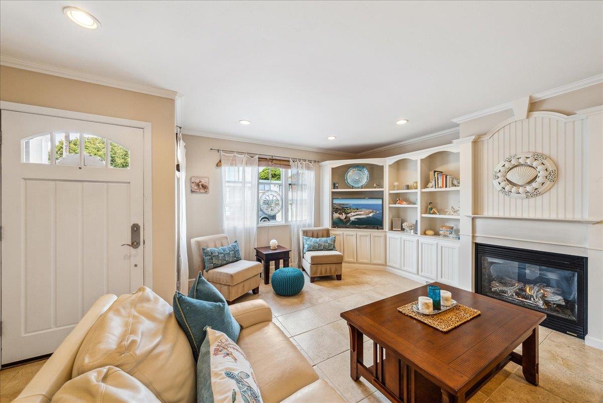 Detail Gallery Image 9 of 48 For 161 Pacific Ave, Pacific Grove,  CA 93950 - 2 Beds | 2 Baths