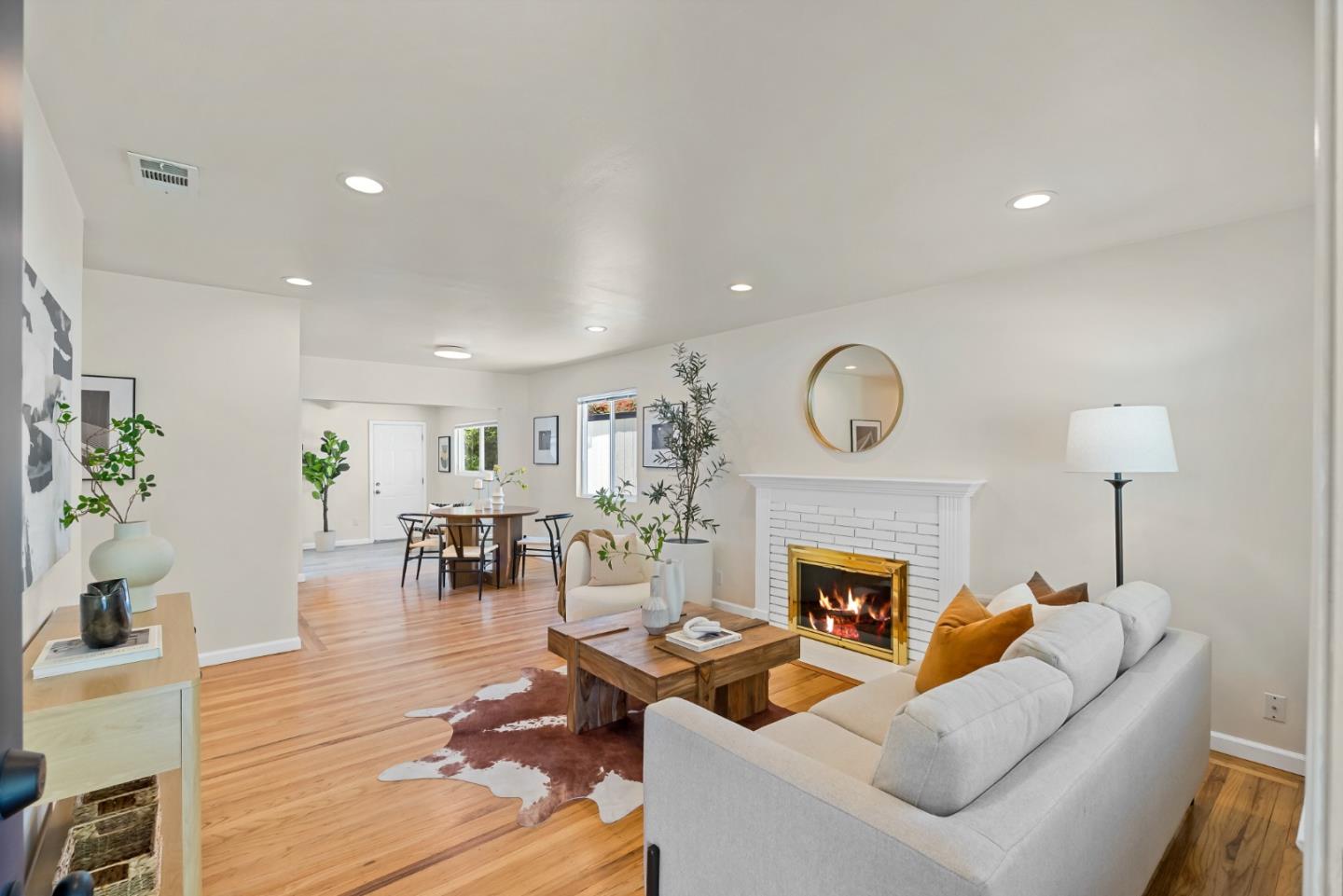 Detail Gallery Image 4 of 45 For 2667 Sutro Dr, San Jose,  CA 95124 - 3 Beds | 2 Baths