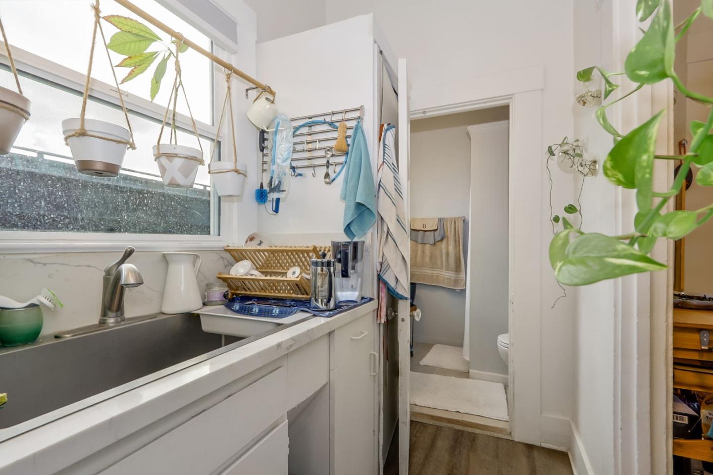 Detail Gallery Image 12 of 59 For 627 S 3rd St, San Jose,  CA 95112 - 9 Beds | 3/1 Baths