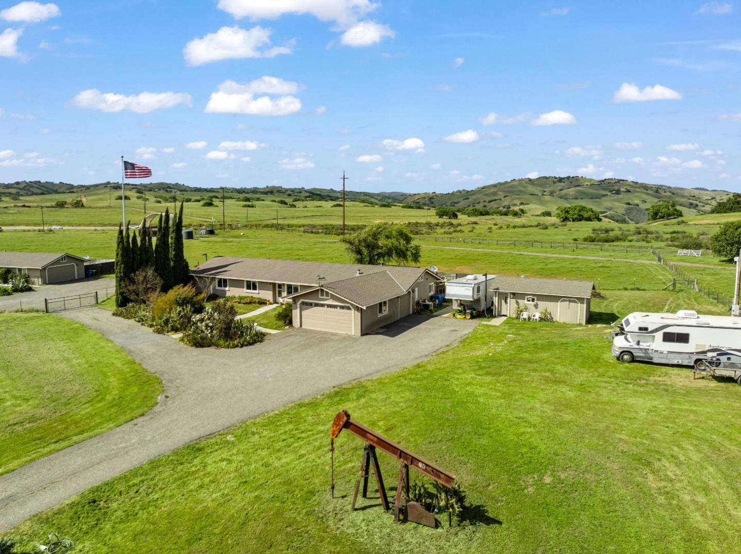 Detail Gallery Image 115 of 125 For 38780 Dinosaur Point Rd, –,  CA 95023 - 3 Beds | 2/1 Baths