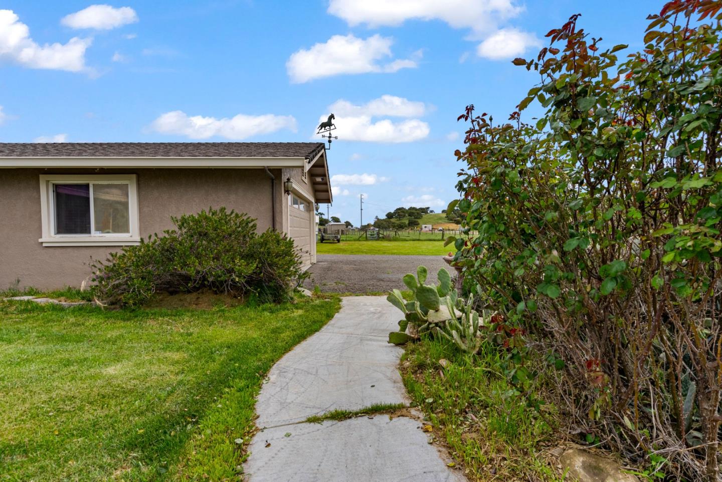 Detail Gallery Image 13 of 125 For 38780 Dinosaur Point Rd, –,  CA 95023 - 3 Beds | 2/1 Baths