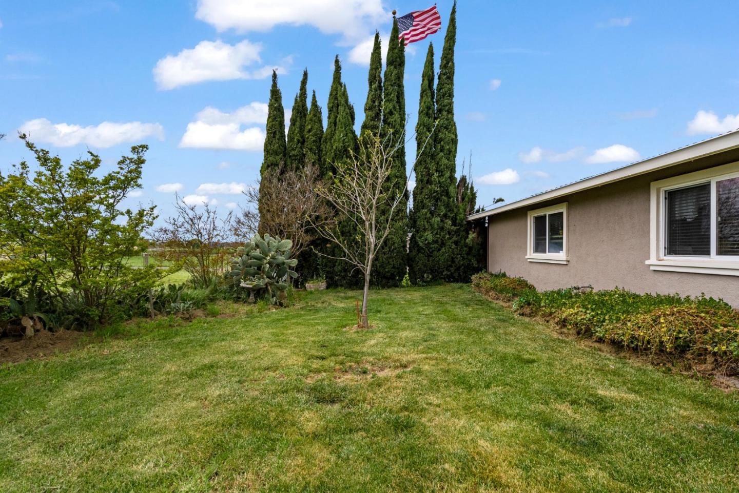 Detail Gallery Image 14 of 125 For 38780 Dinosaur Point Rd, –,  CA 95023 - 3 Beds | 2/1 Baths