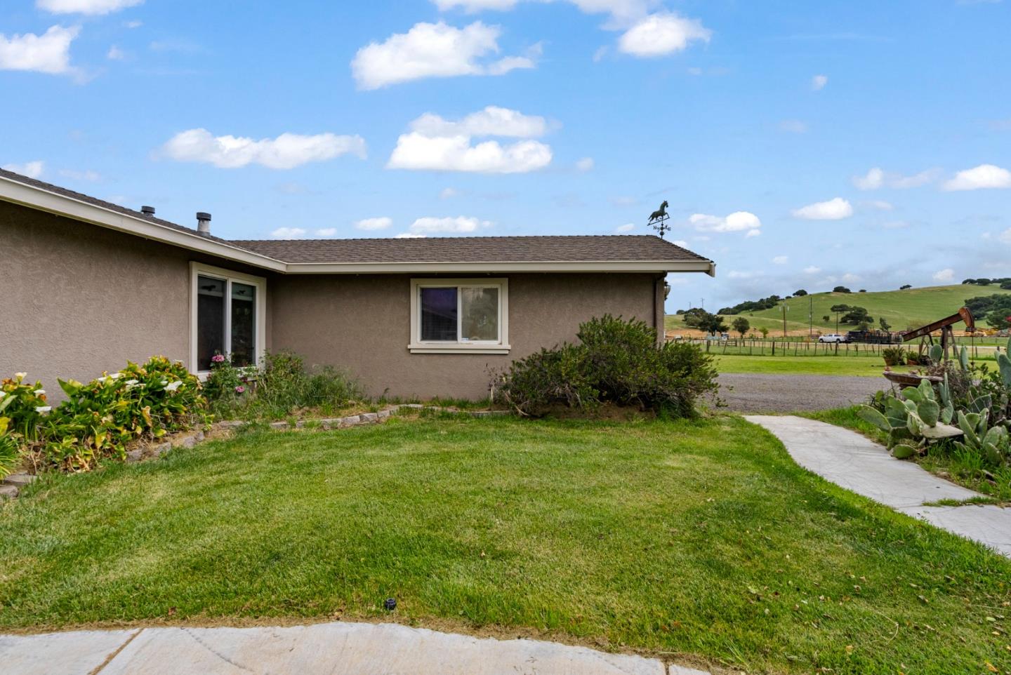 Detail Gallery Image 15 of 125 For 38780 Dinosaur Point Rd, –,  CA 95023 - 3 Beds | 2/1 Baths