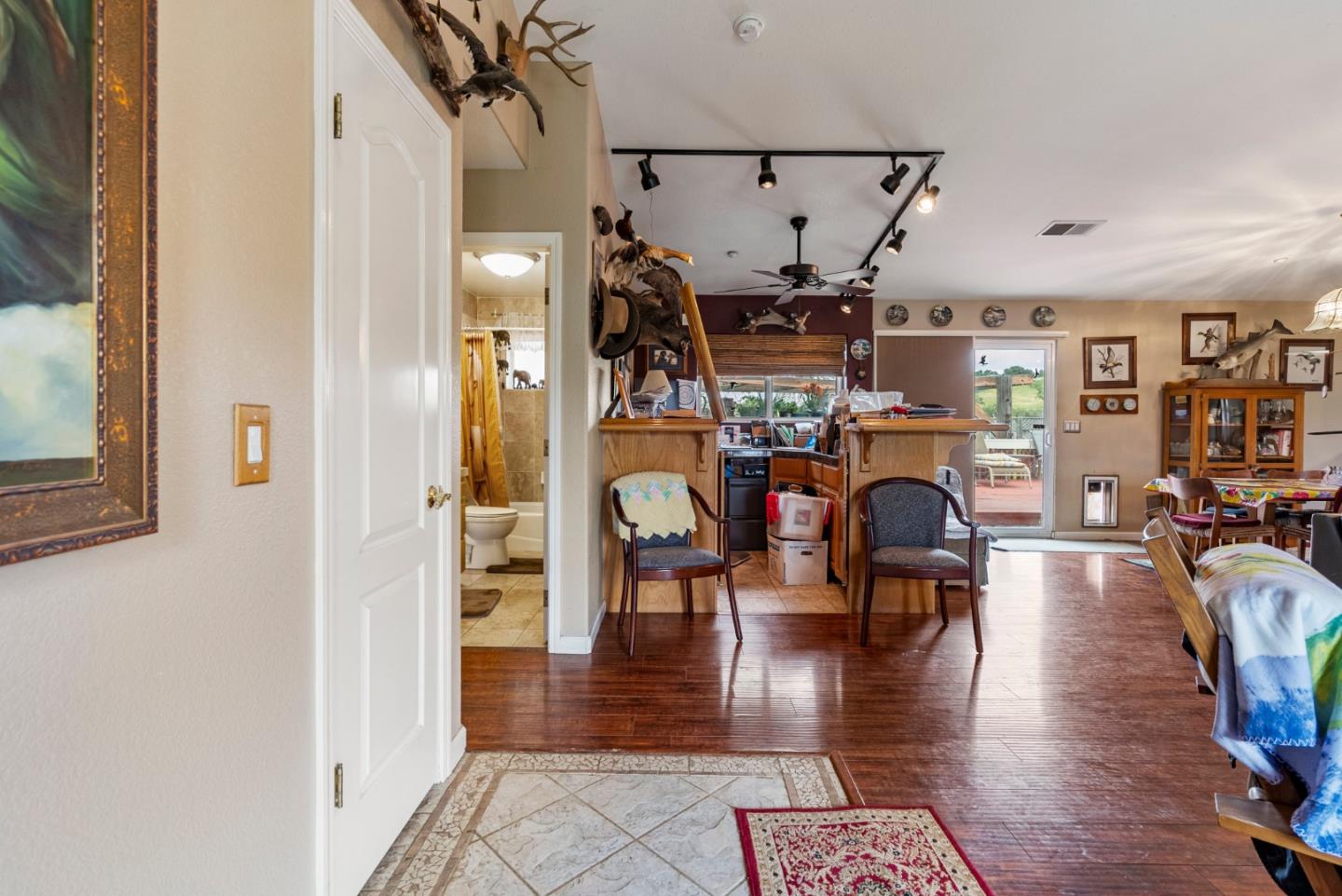 Detail Gallery Image 17 of 125 For 38780 Dinosaur Point Rd, –,  CA 95023 - 3 Beds | 2/1 Baths