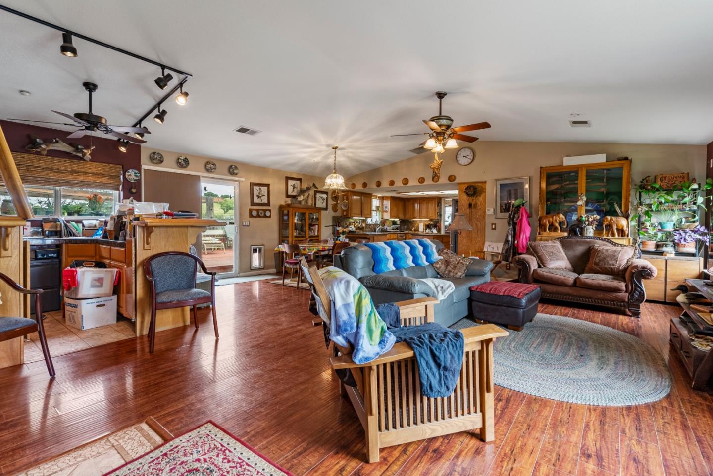 Detail Gallery Image 18 of 125 For 38780 Dinosaur Point Rd, –,  CA 95023 - 3 Beds | 2/1 Baths