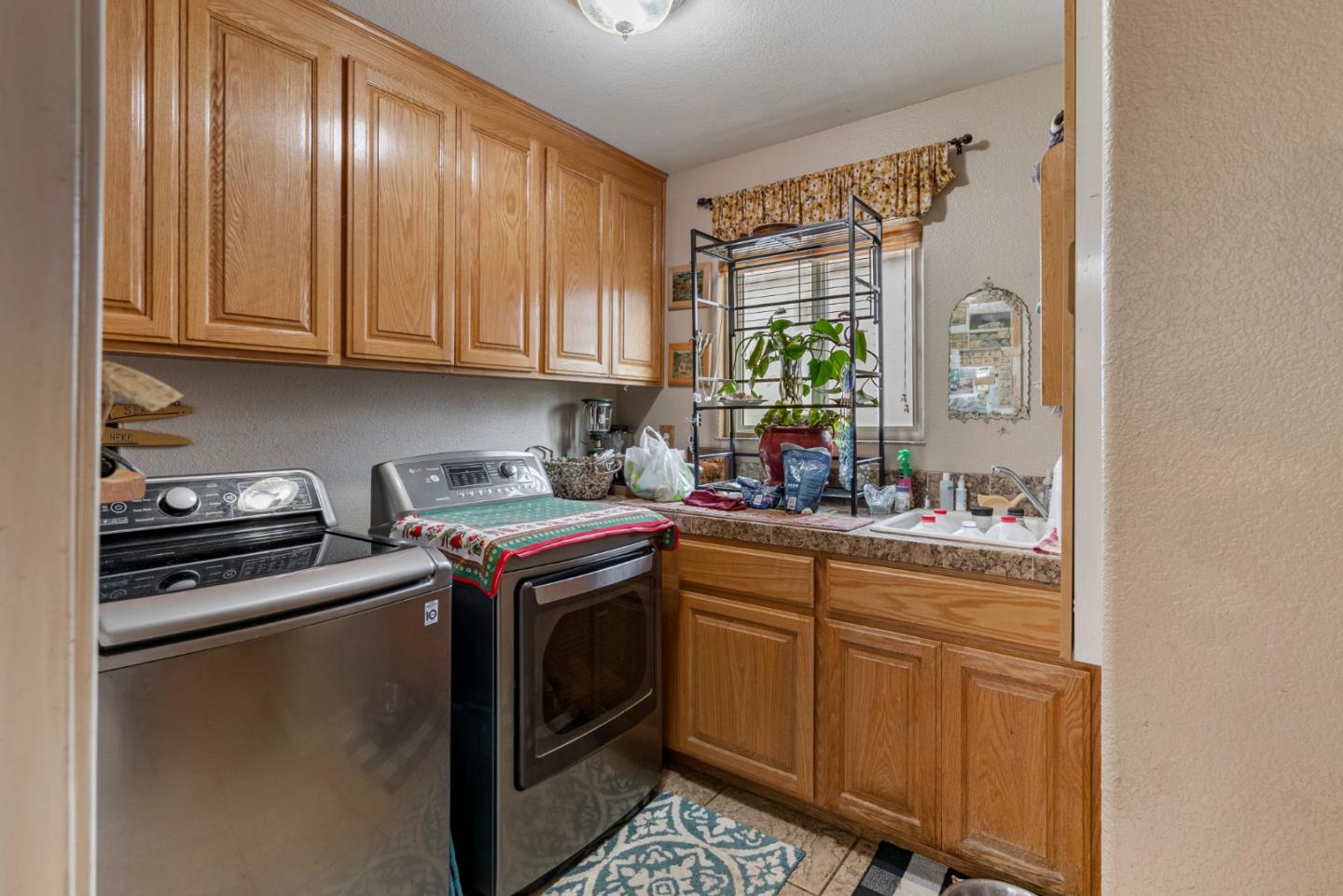 Detail Gallery Image 28 of 125 For 38780 Dinosaur Point Rd, –,  CA 95023 - 3 Beds | 2/1 Baths