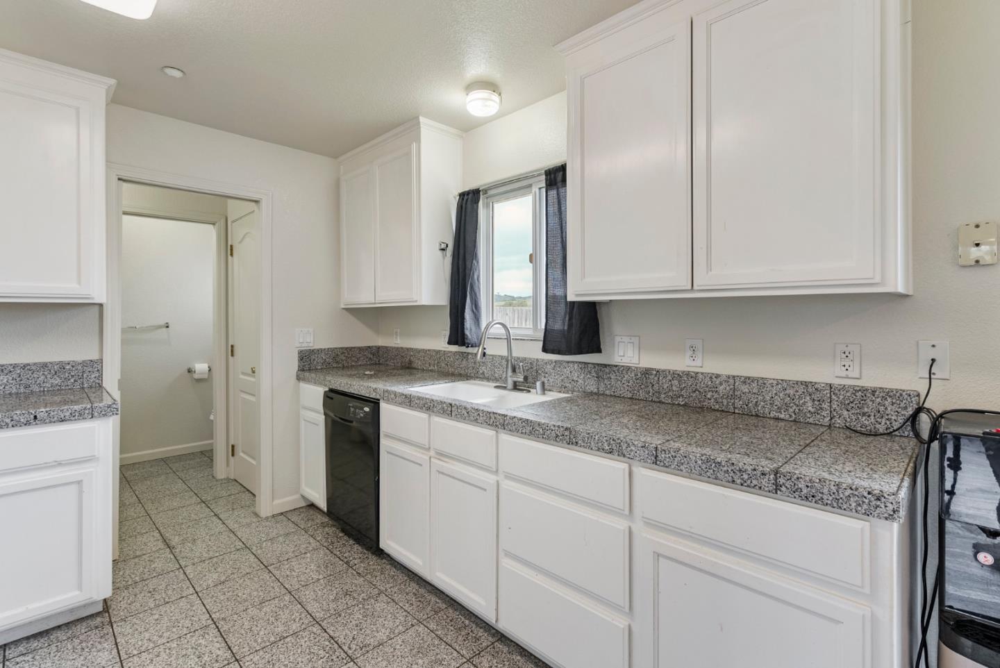 Detail Gallery Image 58 of 125 For 38780 Dinosaur Point Rd, –,  CA 95023 - 3 Beds | 2/1 Baths