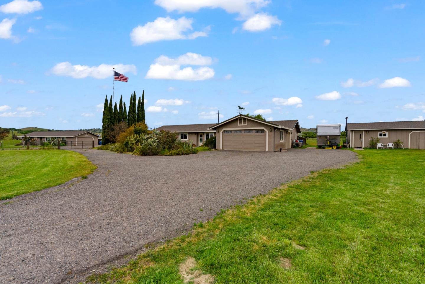 Detail Gallery Image 6 of 125 For 38780 Dinosaur Point Rd, –,  CA 95023 - 3 Beds | 2/1 Baths