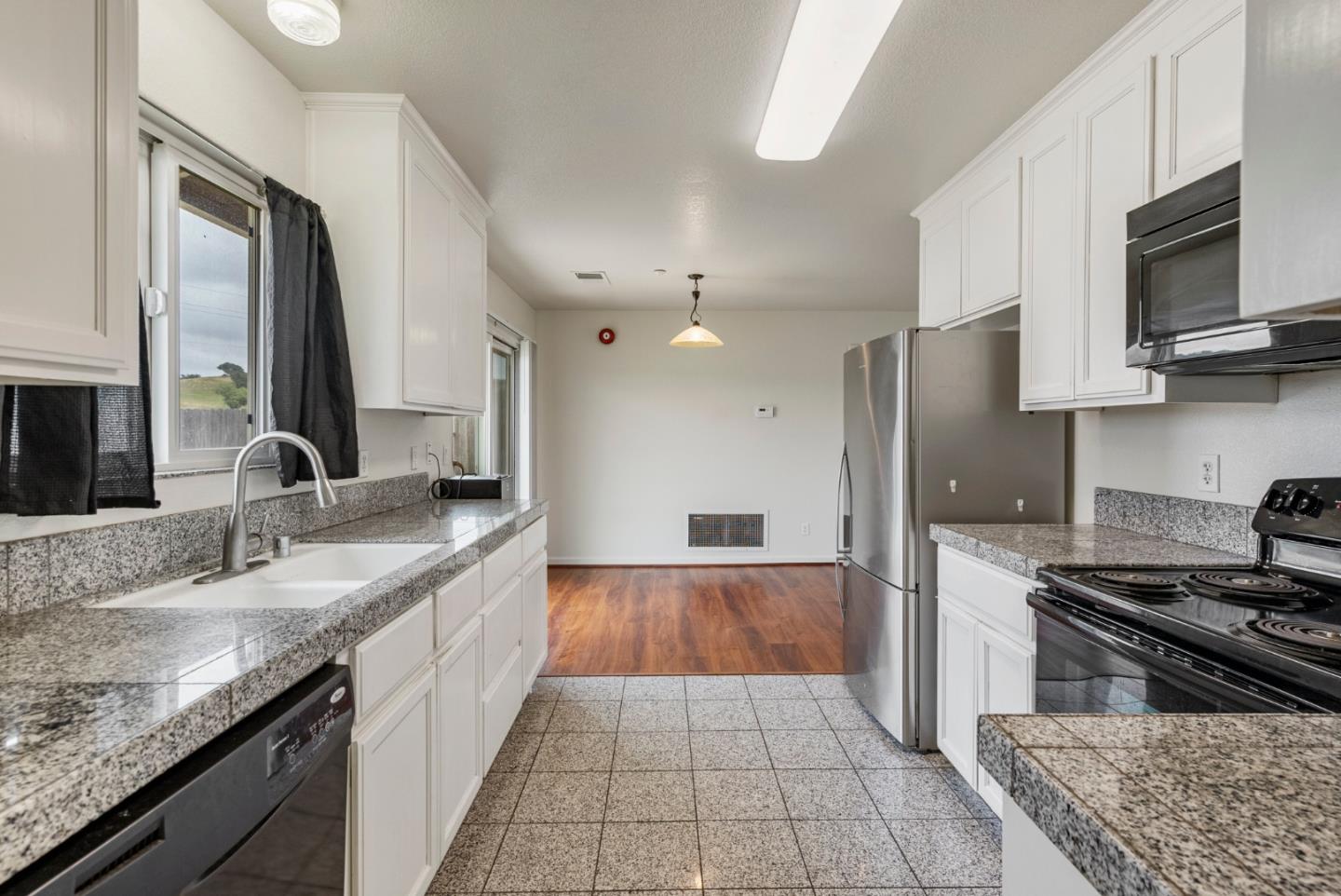Detail Gallery Image 63 of 125 For 38780 Dinosaur Point Rd, –,  CA 95023 - 3 Beds | 2/1 Baths