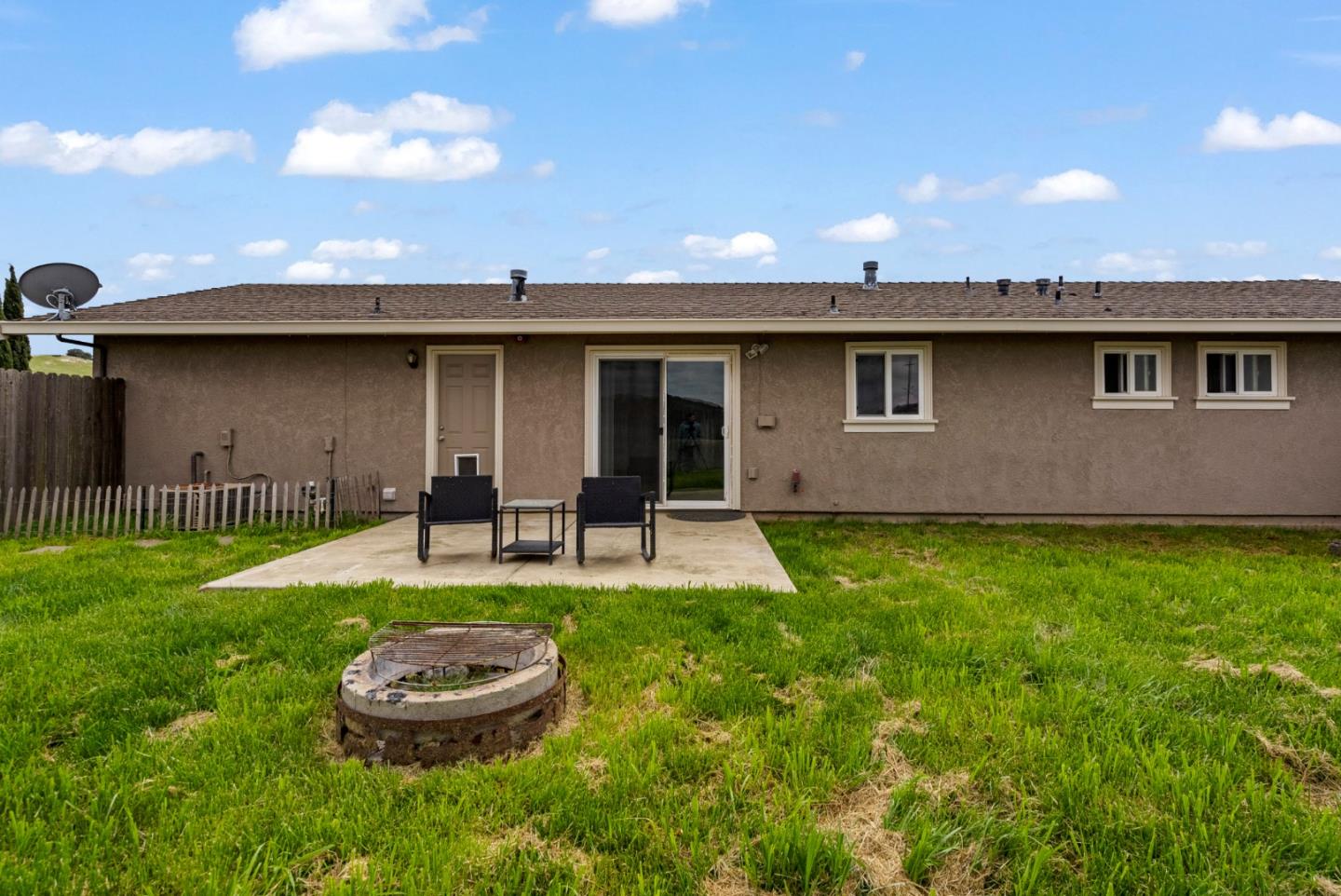 Detail Gallery Image 74 of 125 For 38780 Dinosaur Point Rd, –,  CA 95023 - 3 Beds | 2/1 Baths