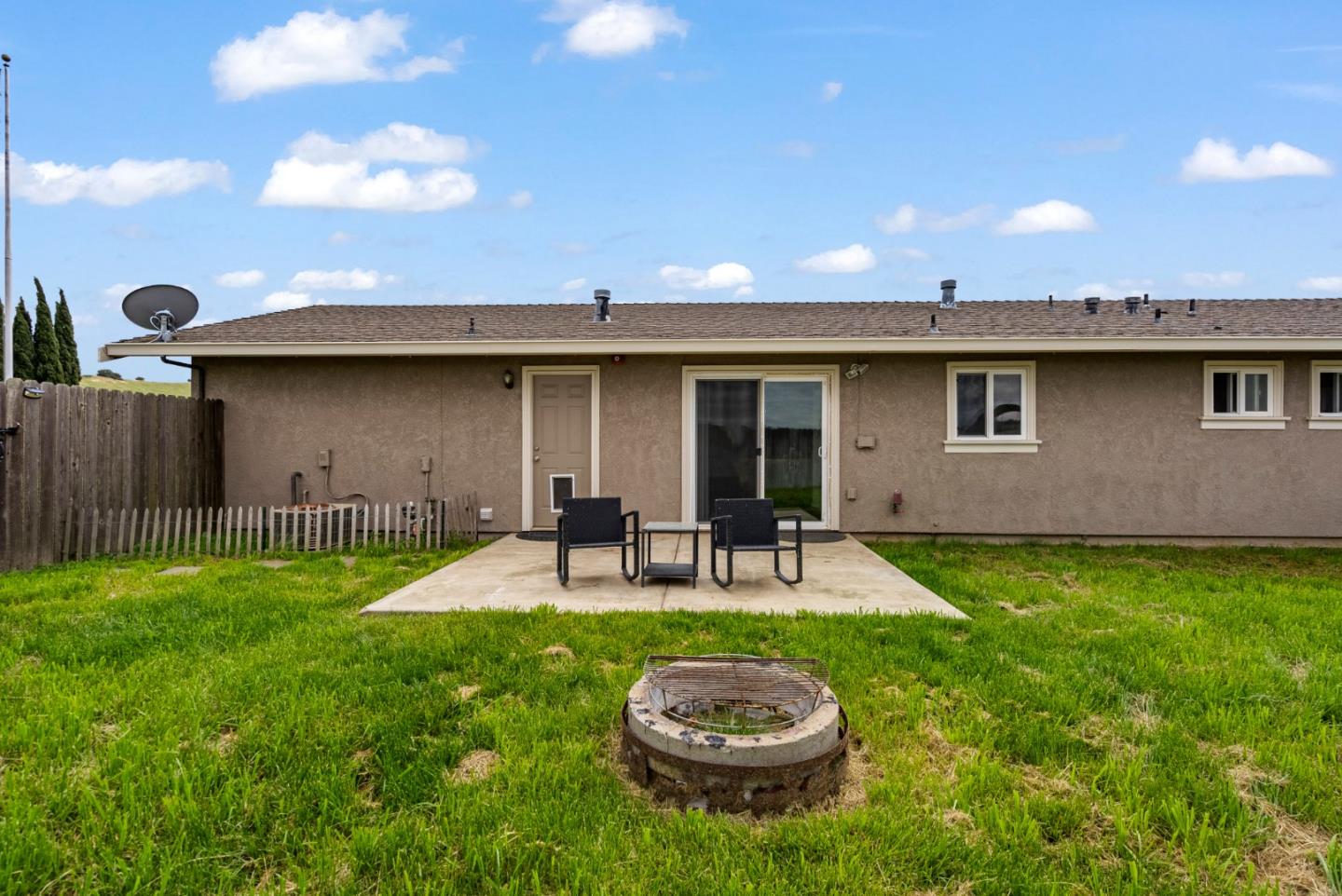 Detail Gallery Image 75 of 125 For 38780 Dinosaur Point Rd, –,  CA 95023 - 3 Beds | 2/1 Baths