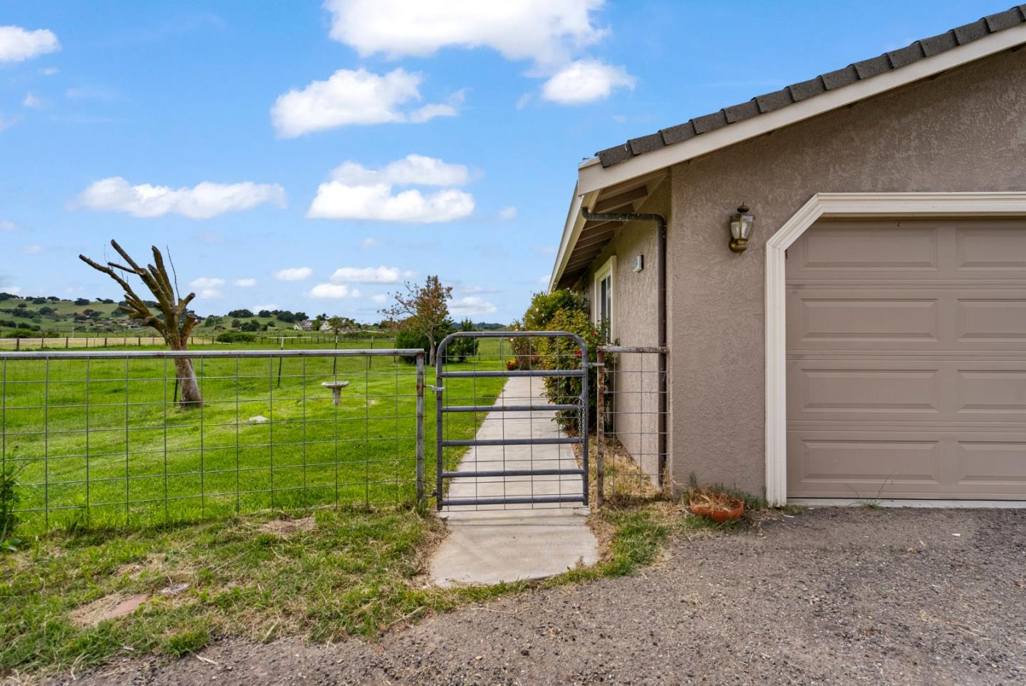 Detail Gallery Image 81 of 125 For 38780 Dinosaur Point Rd, –,  CA 95023 - 3 Beds | 2/1 Baths
