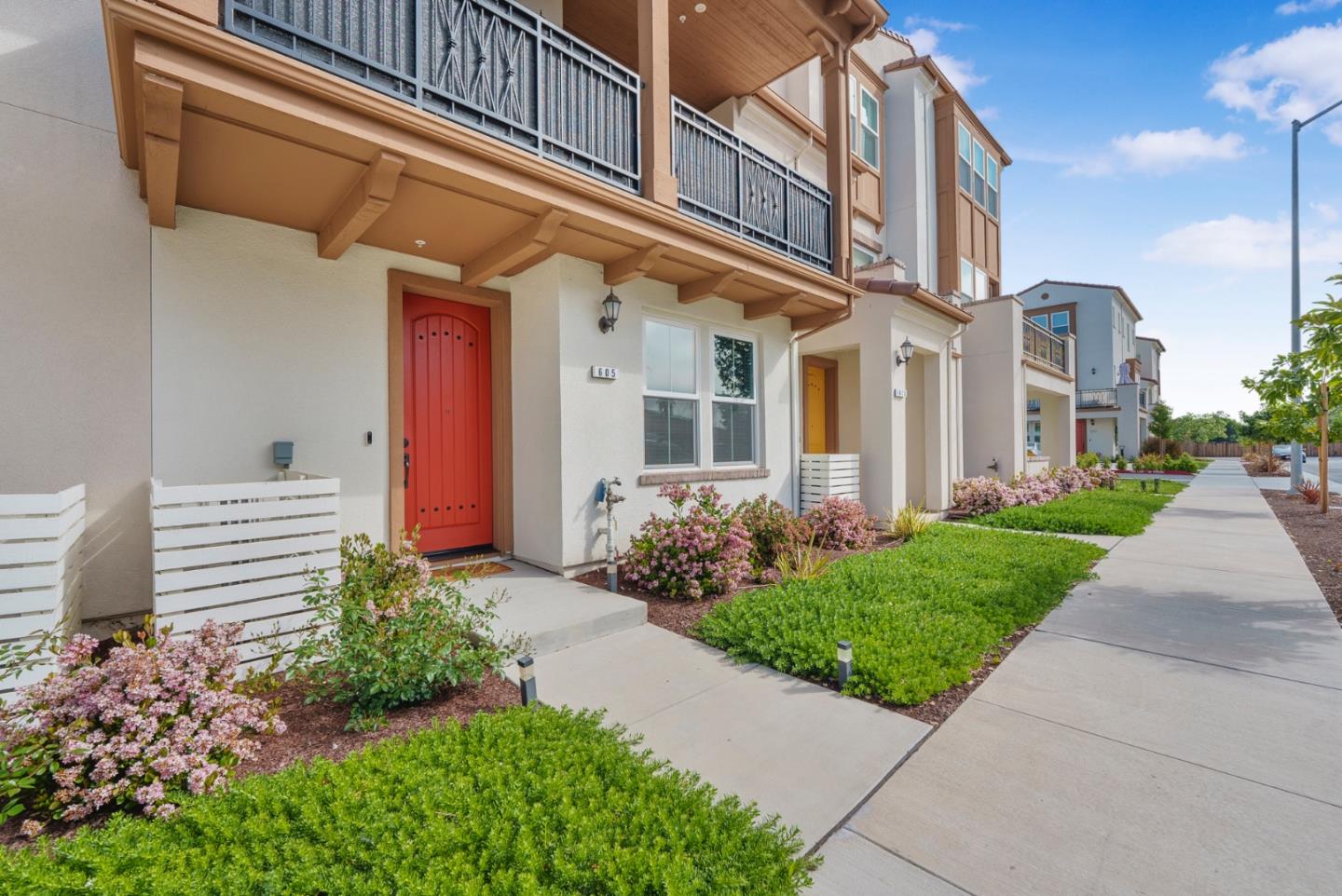 Detail Gallery Image 2 of 33 For 605 Los Castanos Dr, Morgan Hill,  CA 95037 - 3 Beds | 3/1 Baths