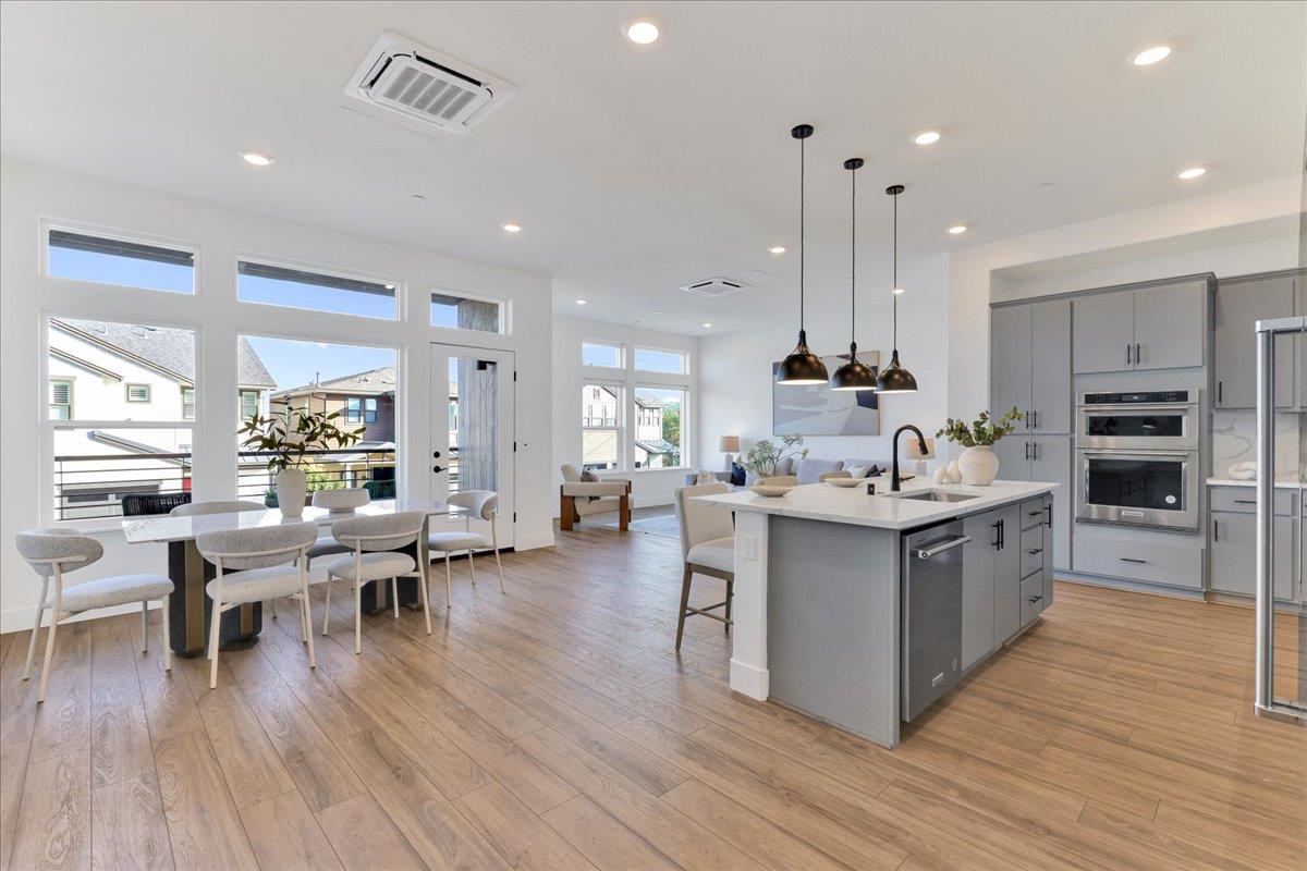 Detail Gallery Image 4 of 66 For 210 Waters Park Cir #204,  San Mateo,  CA 94403 - 3 Beds | 2 Baths