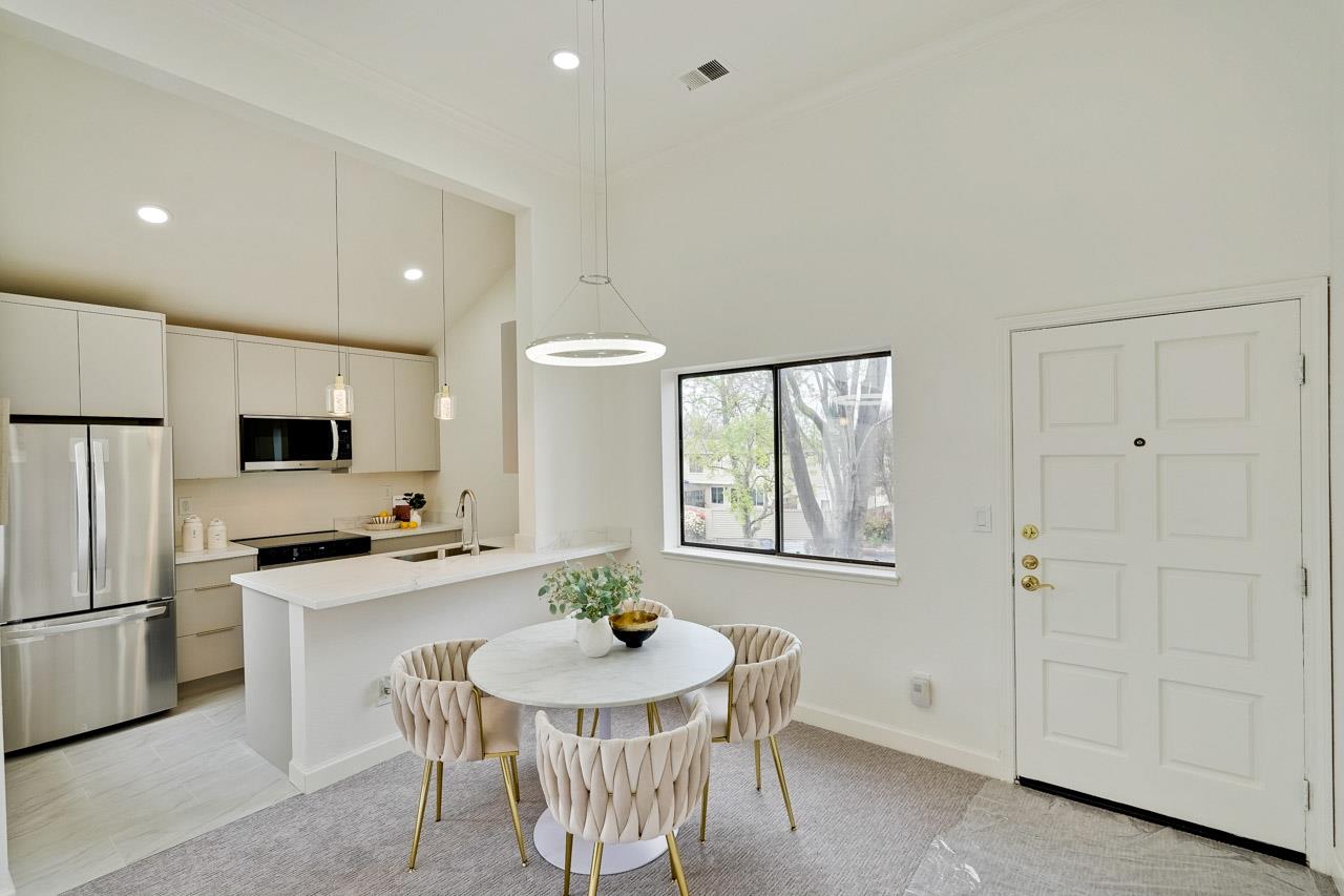 Detail Gallery Image 5 of 31 For 1422 Main Entrance Dr, San Jose,  CA 95131 - 2 Beds | 1 Baths