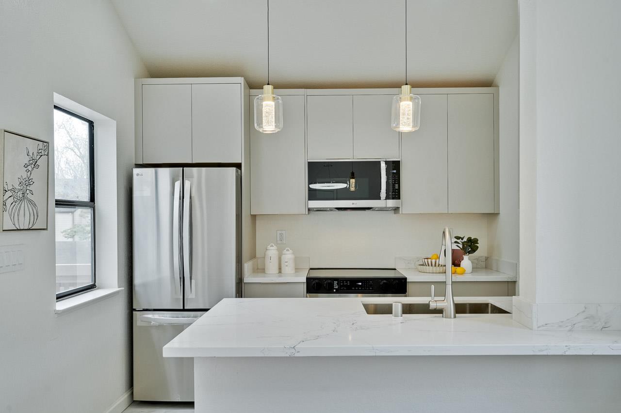 Detail Gallery Image 7 of 31 For 1422 Main Entrance Dr, San Jose,  CA 95131 - 2 Beds | 1 Baths