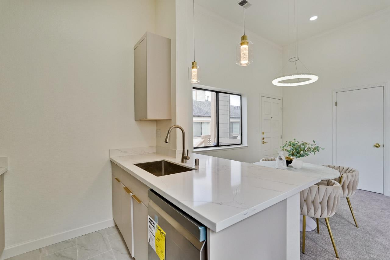 Detail Gallery Image 9 of 31 For 1422 Main Entrance Dr, San Jose,  CA 95131 - 2 Beds | 1 Baths
