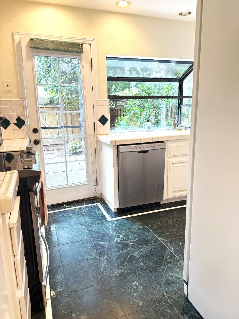 Detail Gallery Image 7 of 25 For 6638 Kettle Ct, San Jose,  CA 95120 - 2 Beds | 2 Baths