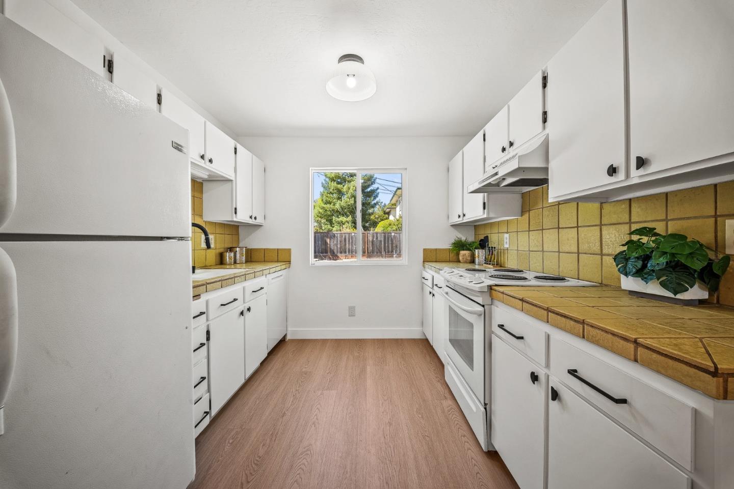 Detail Gallery Image 14 of 49 For 3268 Mission Dr, Santa Cruz,  CA 95065 - – Beds | – Baths